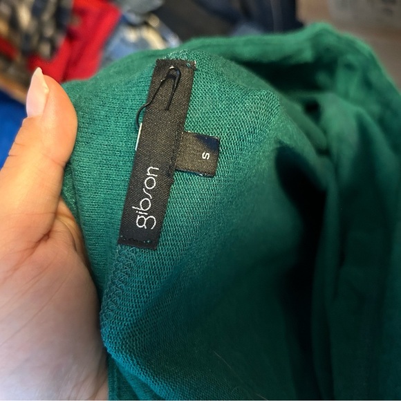Gibson Emerald Green Off Shoulder Blouse - Picture 3 of 4